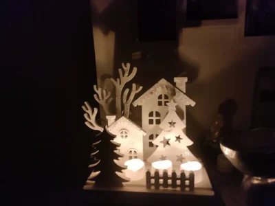 Scénographie de Noël en résine minérale et incrustation de paillettes