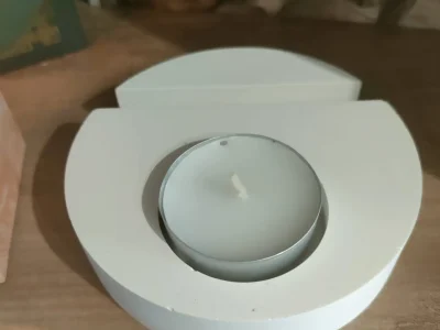 support une bougie un décor en cercle