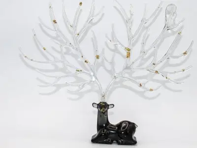 création en résine époxy d'un support à bijoux en forme de cerf - noir - Résin'émoi
