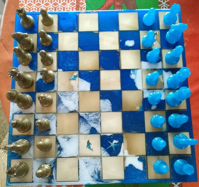 Jeu d'échecs en résine époxy sur le thème de la mer